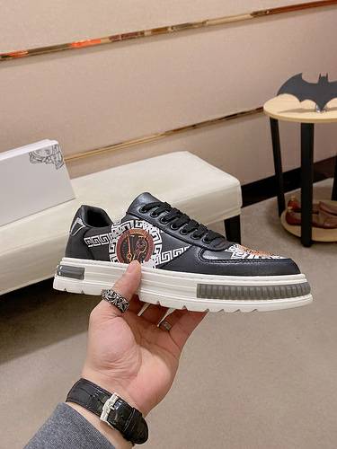 Picture of Versace Shoes Men _SKUfw113050127fw